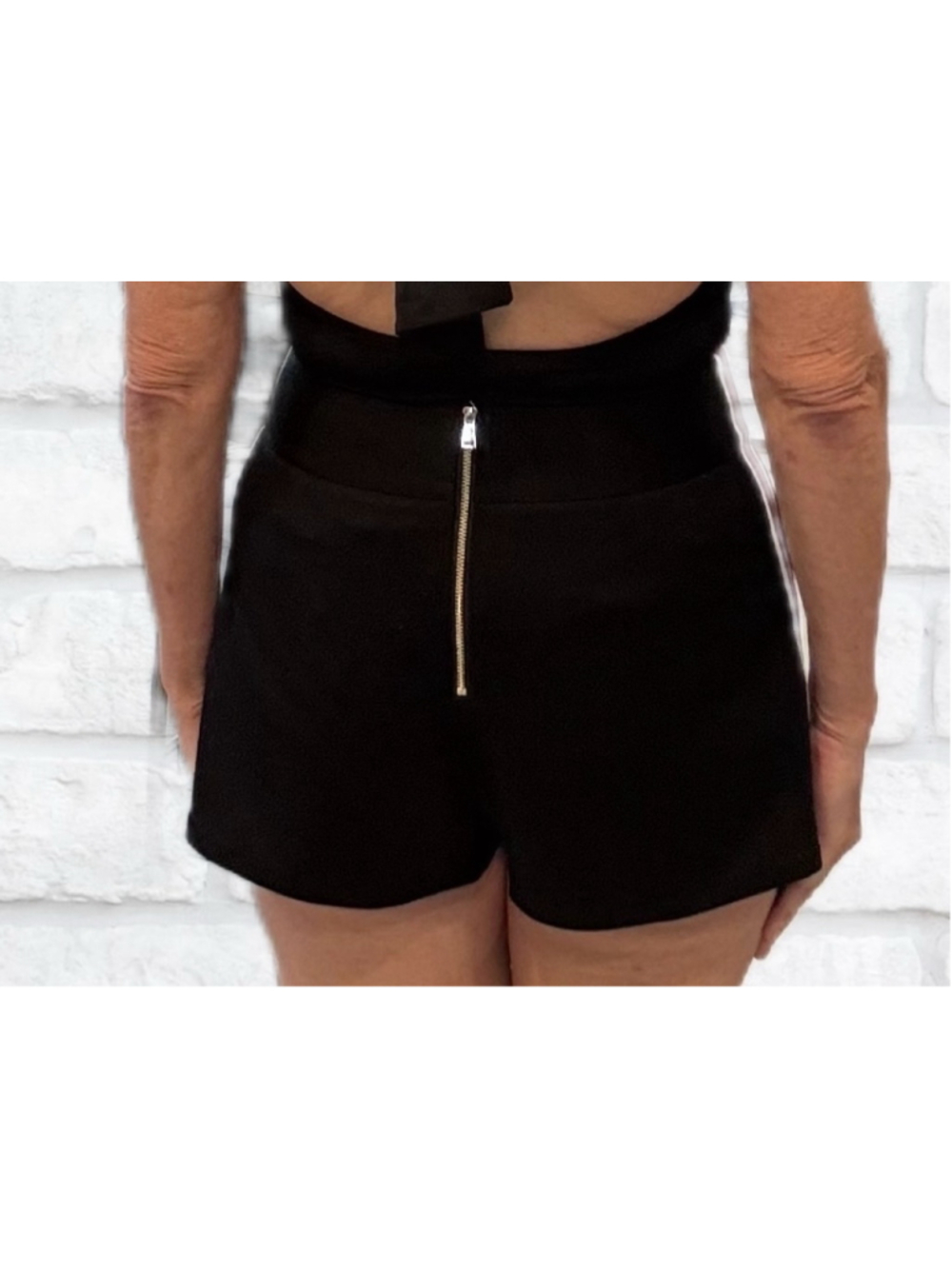 Alice + Olivia Noah Side Stripe Skort, Size 8, NWT - Picture 4 of 9